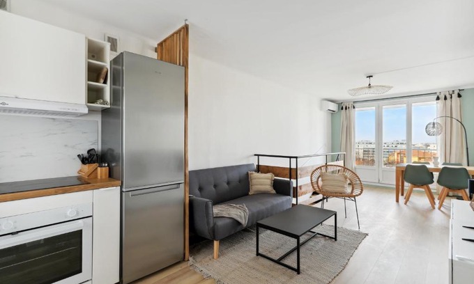 4th Arrondissement Apartment | Elegant Le Beausoleil Duplex with Wifi and Netflix