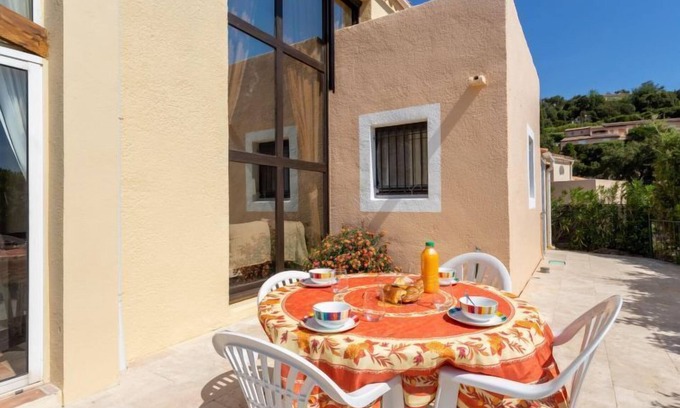 La Londe-les-Maures House | Relax at Le Belvédère with Oceanfront Views & Spa Access