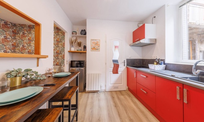 Clermont Ferrand City Centre Apartment | Cozy Le Bercail Studio with Kitchen Near Local Amenities