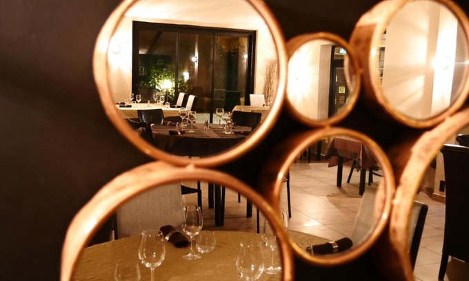 Connaux Hotel | Welcoming Le Bernon: Pet-Friendly Stay with Family Amenities