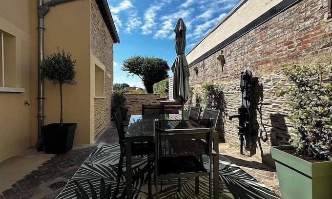 Balleroy House | Renovated 3* House Near D-Day Beaches, Rated 10/10