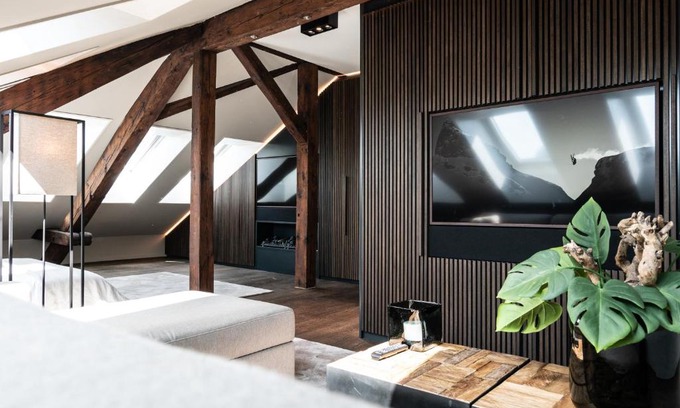 Niederdorf Apartment | Indulgent Le Bijou LQ80 Jacuzzi Penthouse Experience