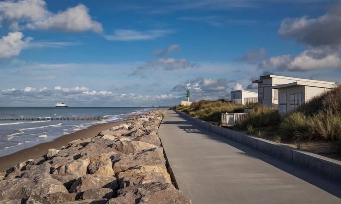 Bleriot-Plage Apartment | Le Blériot 3: Cozy Apartment Steps from the Sea