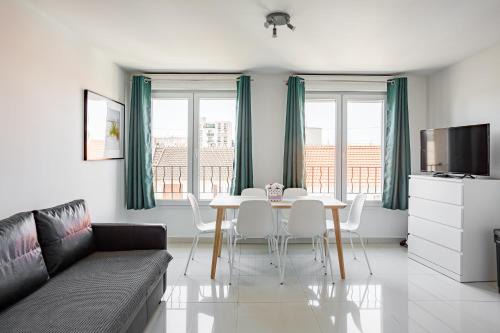Le Blanc-Mesnil Apartment | Inviting Le Blanc Mesnil: Family-Friendly & Pet Welcoming