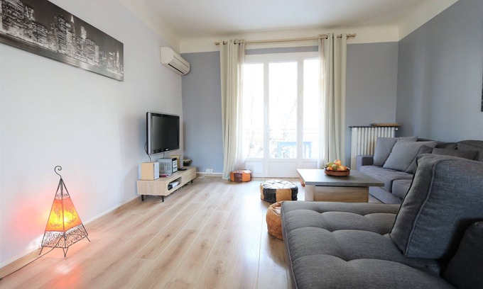 Couronne Urbaine Apartment | Discover Le Blondel: 2-Bedroom Retreat in Town Center