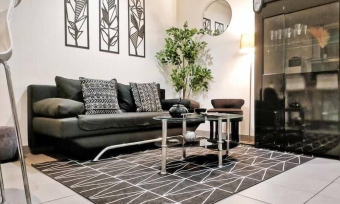 La Gare Apartment | Experience Comfort at Le Bogolan with Family-Friendly Amenities