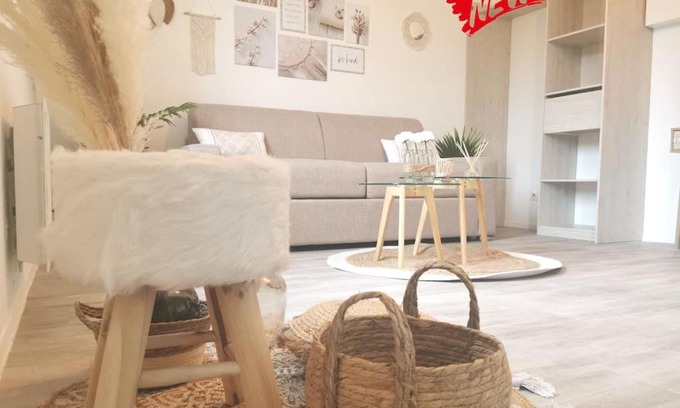 Lourdes Apartment | Cozy Le Bohemien Studio with Private Parking and WiFi
