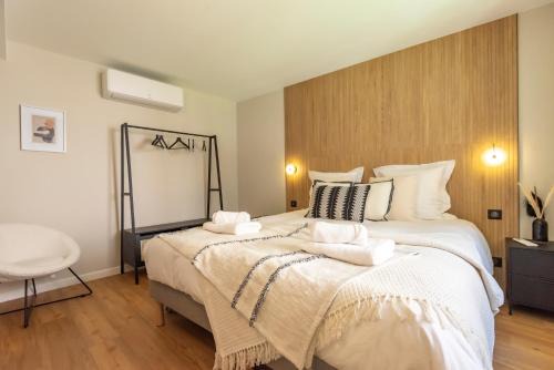 Macon Apartment | Elegant Le Boho: Stylish Stay Near Mâcon Centre & Station