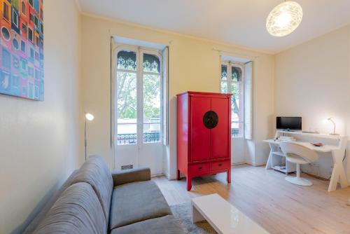 Carmes Apartment | Budget-Friendly Family Retreat at Le Bord de Garonne