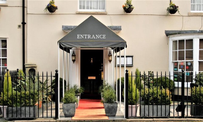 Heybridge Hotel | Guest Rated 8.8: Le Bouchon Brasserie & Hotel Awaits
