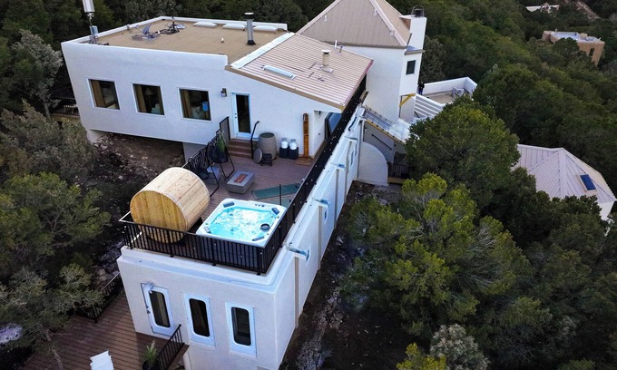 North Hills House | Le Boudenly x Breathtaking Views+Jacuzzi+Dry Sauna