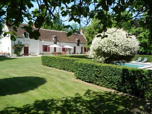 Villedieu-sur-Indre Bed & Breakfast | Experience Oceanfront Bliss at Le Bout Du Monde Hotel