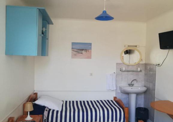 Indre Hotel | Cozy Stay at Le Breton with Breakfast Included