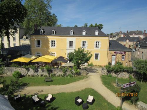 Port-Brillet Hotel | Discover Le Brillet-Pontin: Pet-Friendly Retreat Awaits