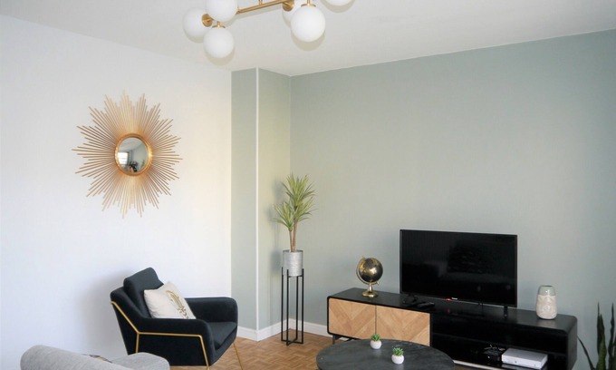 Ramonville-Saint-Agne Apartment | Experience Le Céleste T3: Pet-Friendly Haven with Breakfast