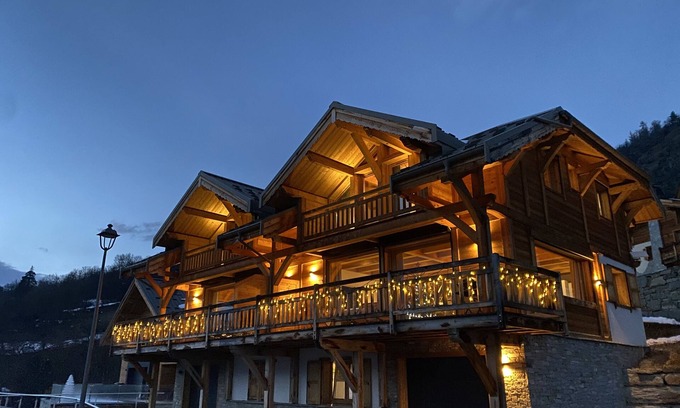 Saint-Chaffrey Ski Chalet | Unforgettable Le Chalet Panoramique with Scenic Spa & Pool