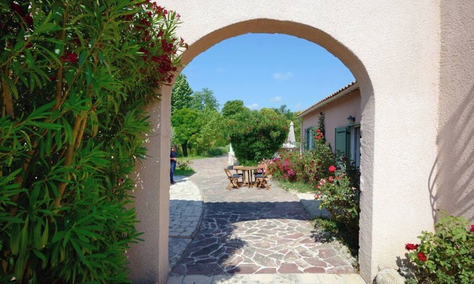 Manosque Apartment | Discover LE Cabanon DES Micocouliers: Pet & Child Friendly