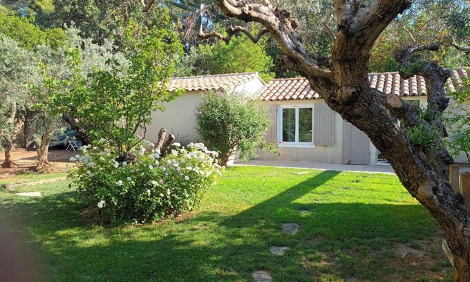 Maussane House | Family-Friendly Retreat at Le Cabanon with High Ratings