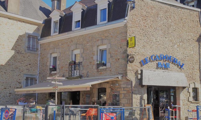Auray Hotel | Pet-Friendly Le Cadoudal: Ideal for Families and Comfort
