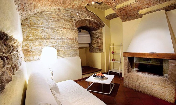 Verona City Centre Apartment | Le Cadreghe - ROSSA - 2PAX central downtown