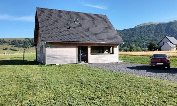 Chambon-sur-Lac House | Family-Friendly Retreat at Le Cairn - Chambon SUR LAC
