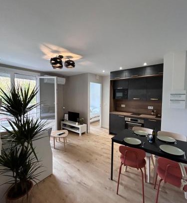 Secteur 5 Apartment | Le Camus