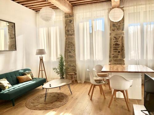 9th Arrondissement Apartment | Discover Le Canut de St Just - Family-Friendly Retreat