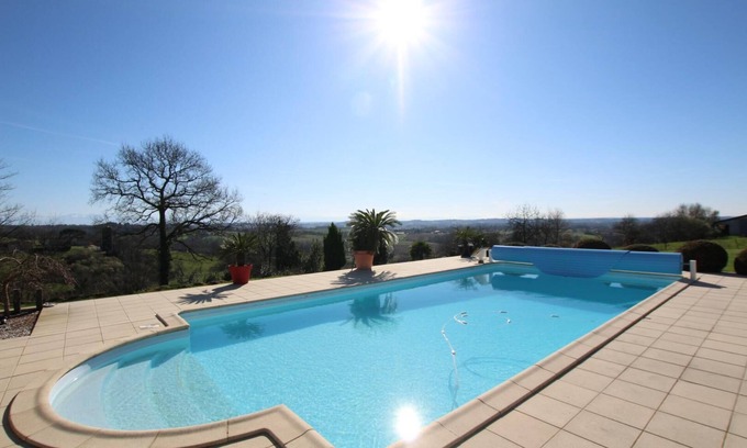 Malaussanne House | Experience Comfort at LE Capulet - Malaussanne with Pool