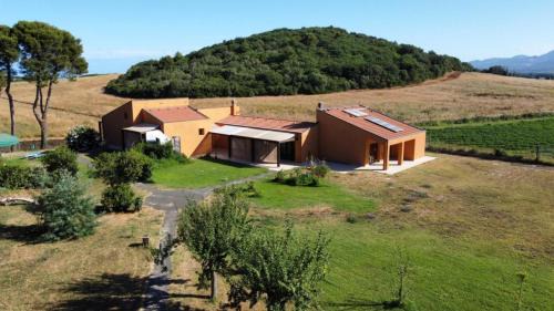 Piombino Apartment | Inviting Oceanfront Stay at Le CaRaMeLle di Baratti