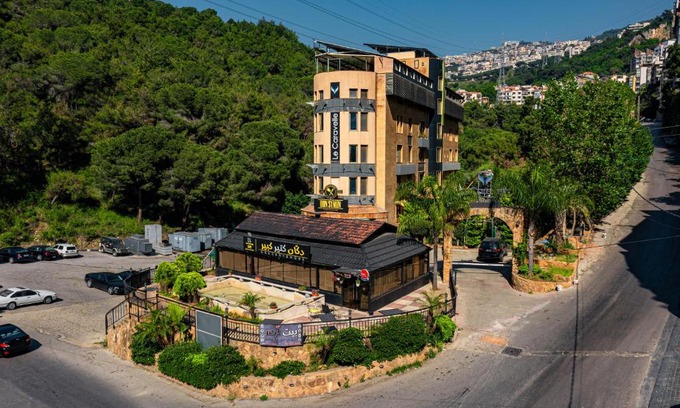 Msaytbeh Hotel | Relax at Le Caravelle Beirut with Oceanfront Views