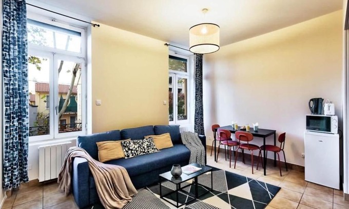 Saint-Fons Apartment | Pet-Friendly Retreat at Le Carré d'Or with Dining Options