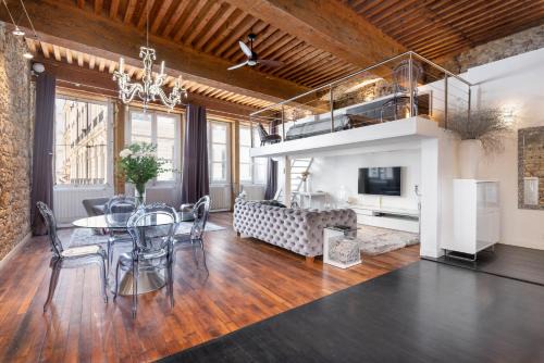 Les Cordeliers Apartment | Stylish Le Carré Mercière Apartments in Central Lyon
