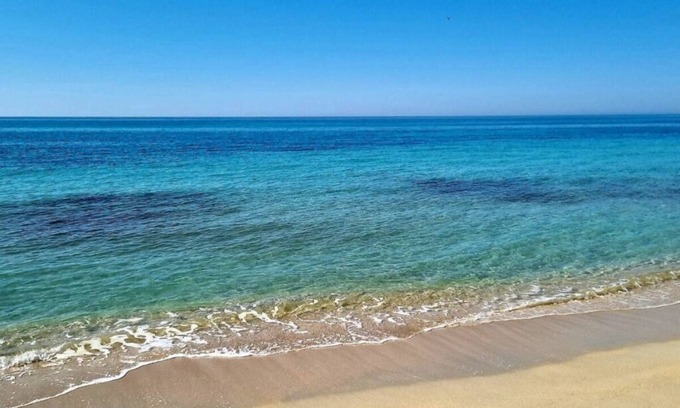 San Pietro in Bevagna House | Casa Vela Bianca: Steps from the Sea with Outdoor Spaces