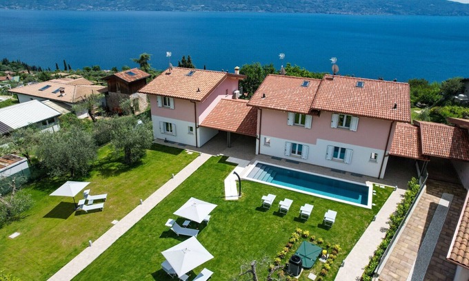 Pulciano Villa | Experience Le Casette - Gargnà: Pool & Lake View Retreat