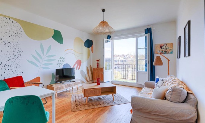 Saint-Jean Apartment | Charming Immeuble Constellat'Yon: Pet-Friendly Retreat