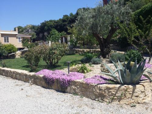 Le Castella Bed & Breakfast | Guest Rated: Le Castella B&B with Dining & Pet-Friendly Stay