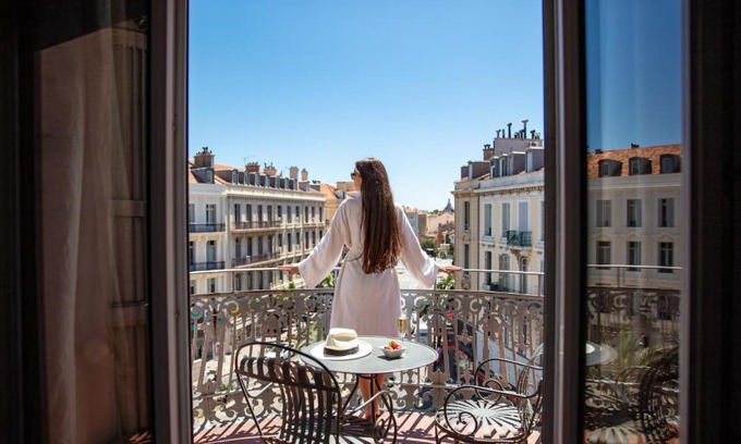 Cannes City Centre Hotel | Discover Le Cavendish: 4-Star Comfort with Family-Friendly Amenities