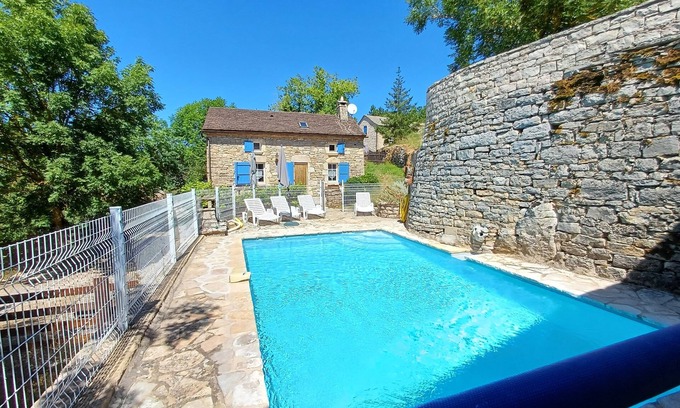 Hures-la-Parade Cottage | Discover Le Cazal: Private Heated Pool & Ocean Views