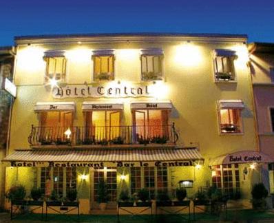 Peyrehorade Hotel | Family-Friendly Stay at Le Central with Onsite Dining