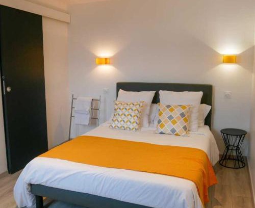 Balaruc-les-Bains Hotel | Welcome to Le Central Hotel: Pet-Friendly Dining & Comfort