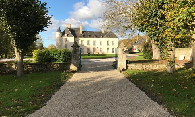 Asnieres-en-Bessin Bed & Breakfast | Family-Friendly Getaway at Le Château d'Asnières en Bessin