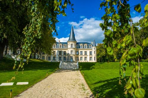 Hardricourt Bed & Breakfast | Experience Coastal Bliss at Le Château d'Hardricourt