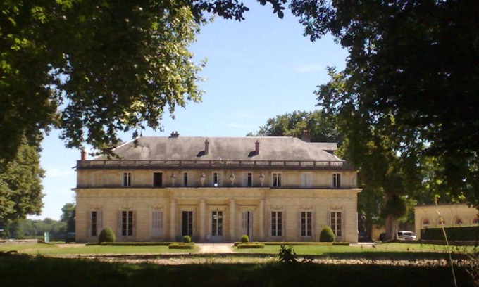 Bressey-sur-Tille Bed & Breakfast | Elegant Le Château de BRESSEY with Pet-Friendly Amenities