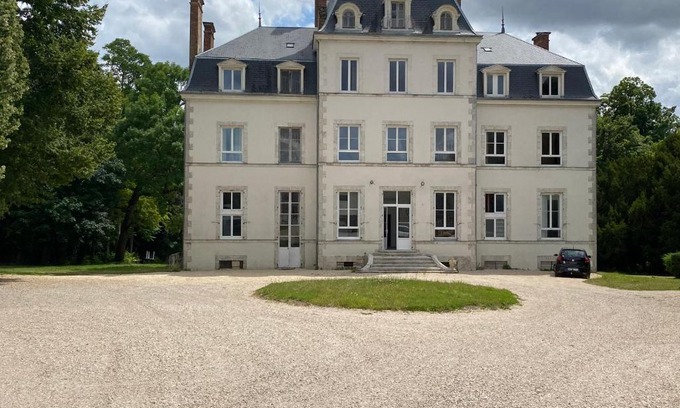 Courbouzon Apartment | Charming Stay at Le château de Courbouzon - Child Friendly