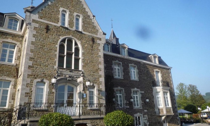 Rendeux Hotel | Discover Le Château de Rendeux: Pet-Friendly Retreat