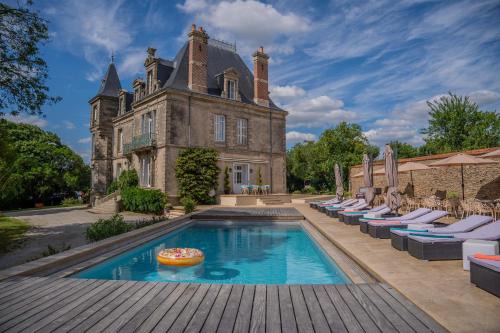 La Gaubretiere Bed & Breakfast | Experience Relaxation at Le Château des Tourelles in Vendée