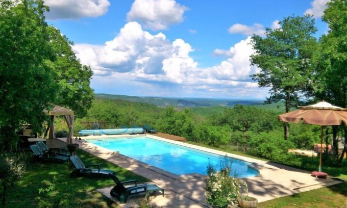 Loupiac House | Discover Le Chêne Vert: Pool, Spa & Family-Friendly Stays
