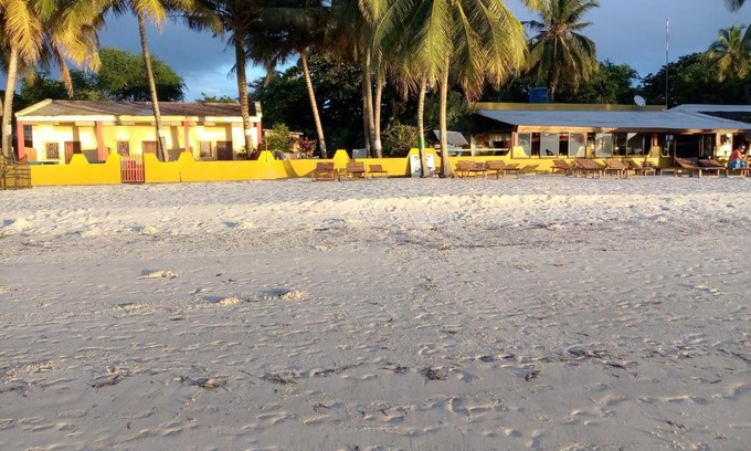 Antsiranana Hotel | Discover Le ch'ti près: Oceanfront Oasis with Breakfast
