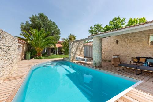 Arceau House | Pet-Friendly Le Chai de La Boirie: 4-Star Retreat with Pool