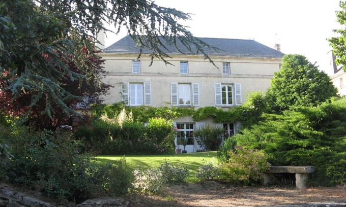 Doue-la-Fontaine Bed & Breakfast | Relax at Le Chai De La Rose: Spa & Oceanfront Retreat